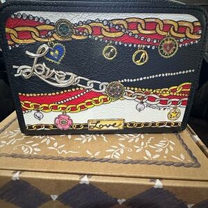 BRIGHTON FASHIONISTA SIMPLY CHARMING TOM CLANCY HIDDEN FRONT ORGANIZER CROSSBODY